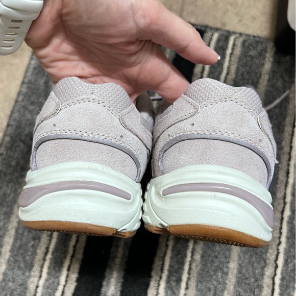 Vionic Sneakers - Picture 5 of 8